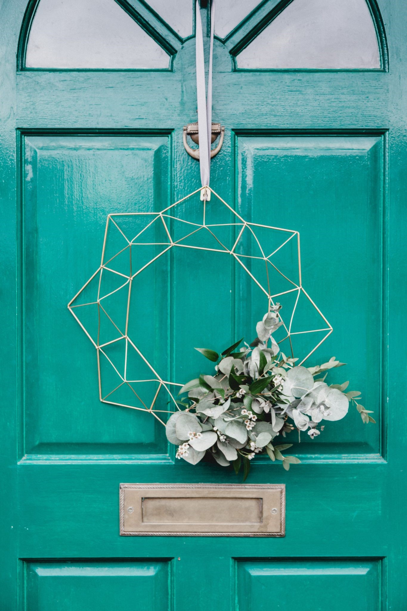 Restore your home with front door home decor