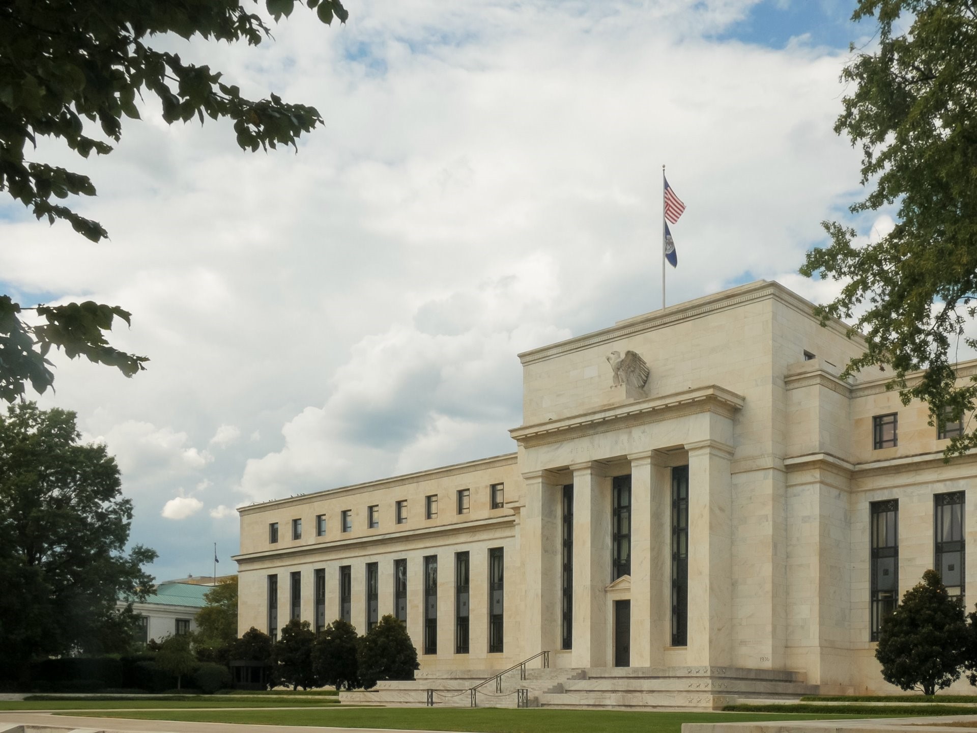 Long-term rates inch back up, Fed may make smaller cut